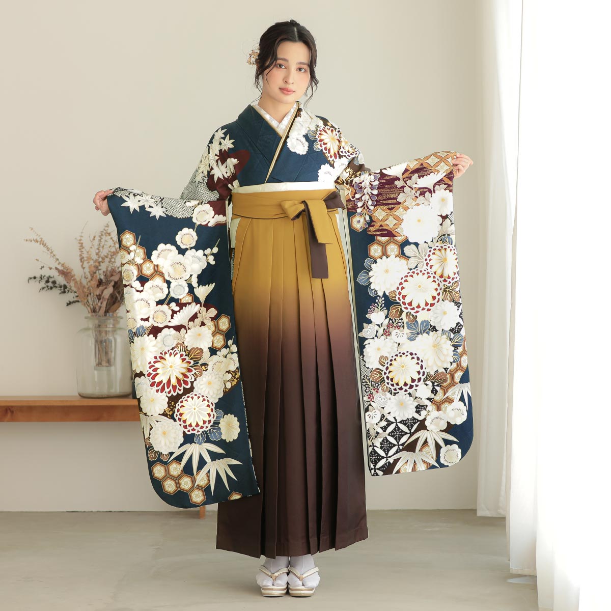 振袖袴： R2081鉄紺 道長取りに手毬菊│ 袴レンタル │ 京都着物
