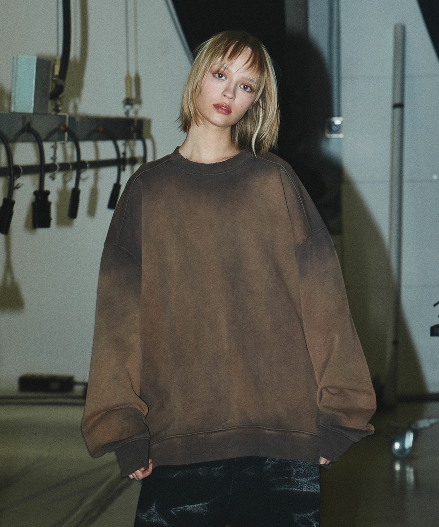 OPENING ACT] ダメージブリーチ加工クルーネックスウェット | OPENING ACT