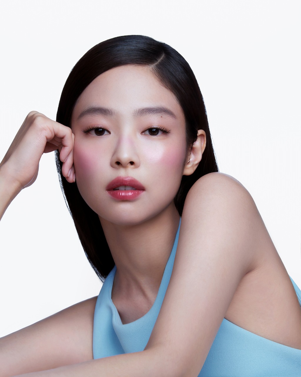 HERA」とJennie（BLACKPINK）がコラボ！3つのアイテムで「もっと