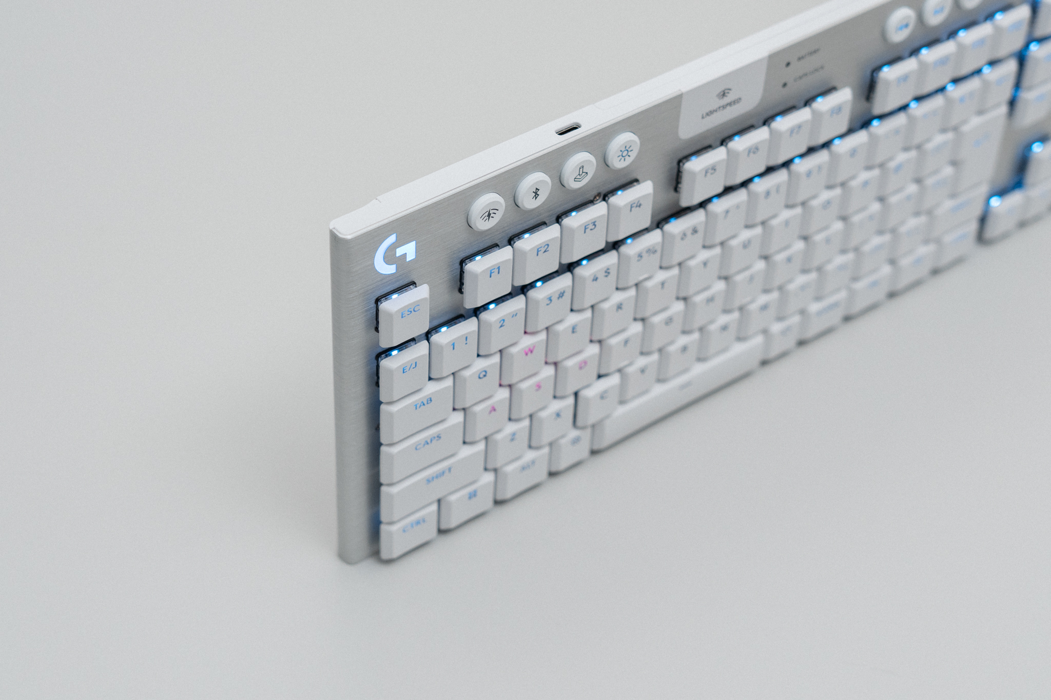 Logicool G915 X LIGHTSPEED TKL レビュー：前モデルから着実に進化を