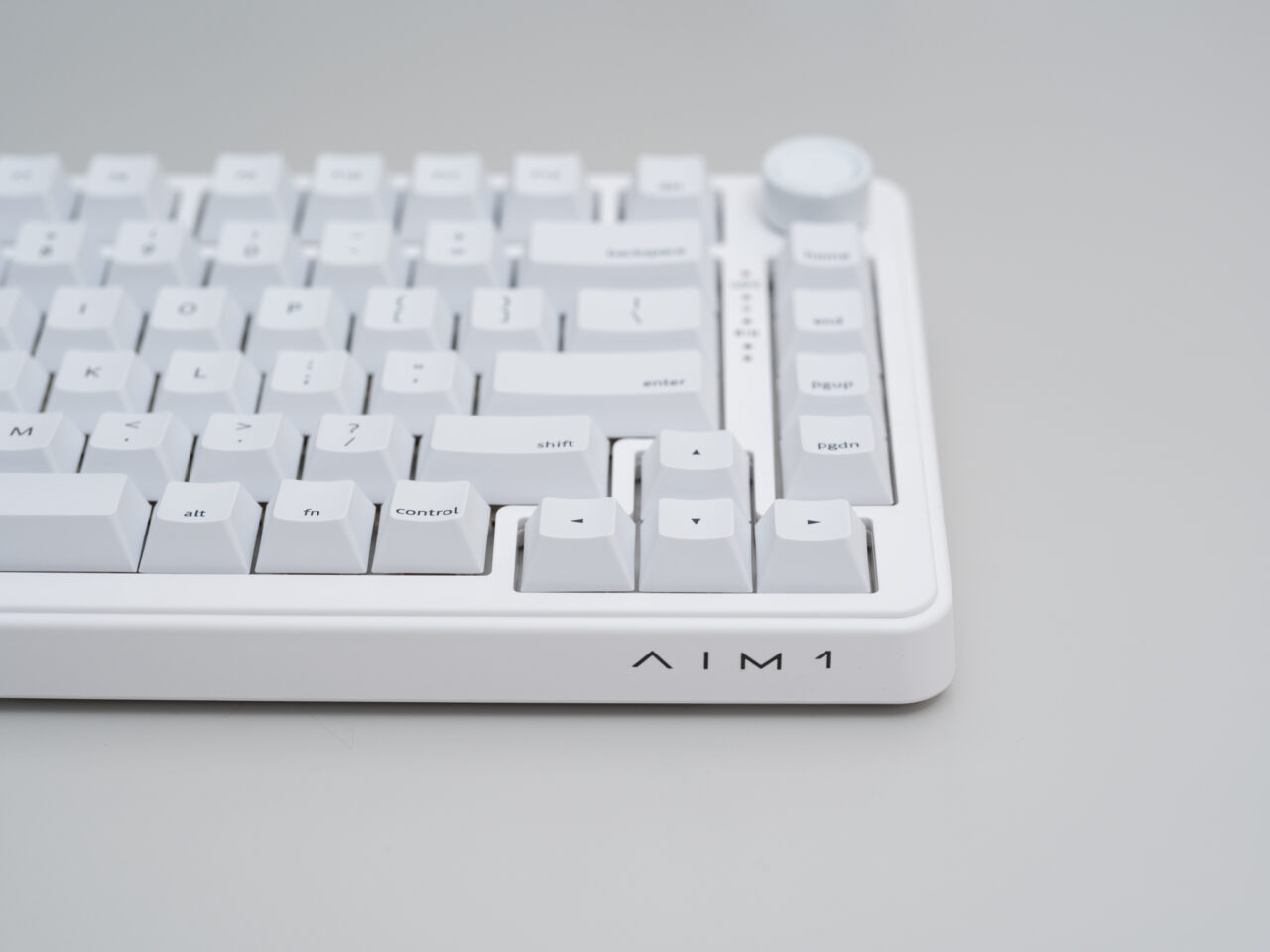 AIM1 瞬 MATATAKI レビュー：国産ブランドが手掛けるミニマルデザイン