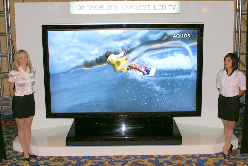 CES2007】シャープ、108型の液晶テレビを披露、2007年夏にも発売
