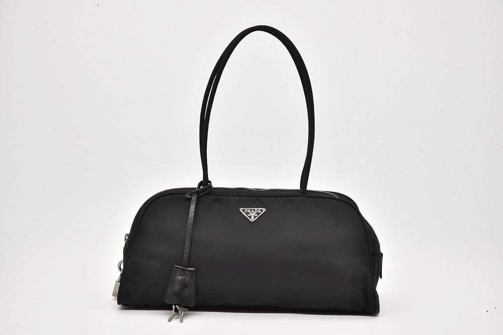 駅南やまご質店オンラインショップ / プラダ トライアングルロゴ