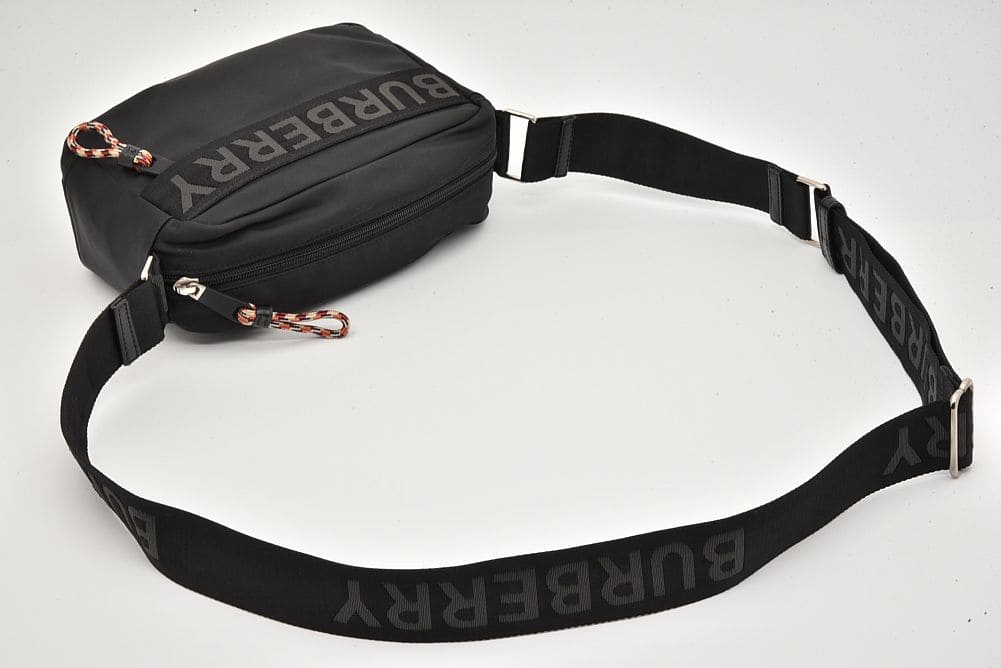 駅南やまご質店オンラインショップ / バーバリー ロゴディティール