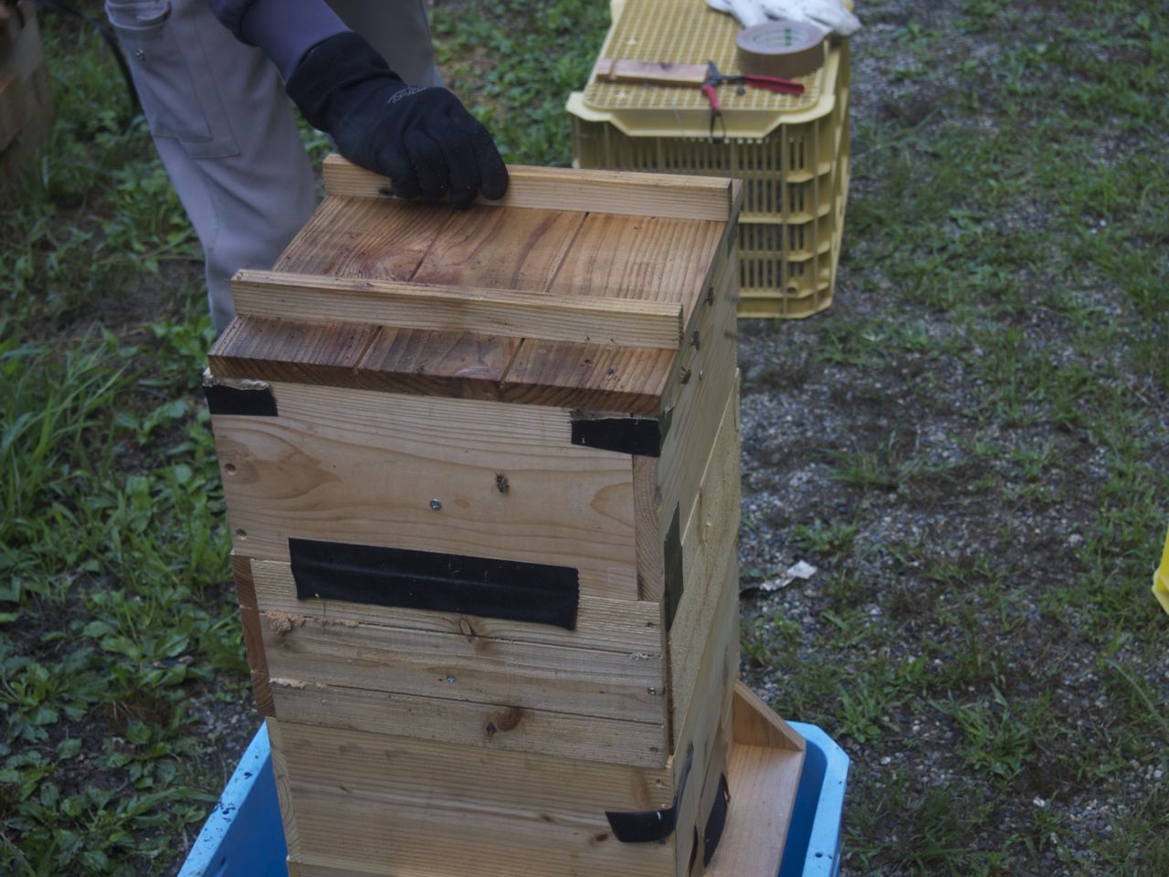 重箱式巣箱A型 | やまみつや 日本ミツバチの巣箱製造販売