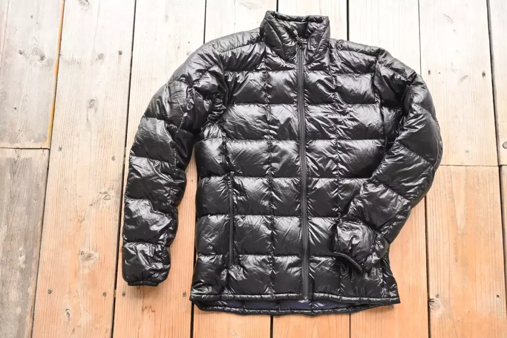 レビュー】圧倒的なコストパフォーマンスと軽量で暖かなダウン