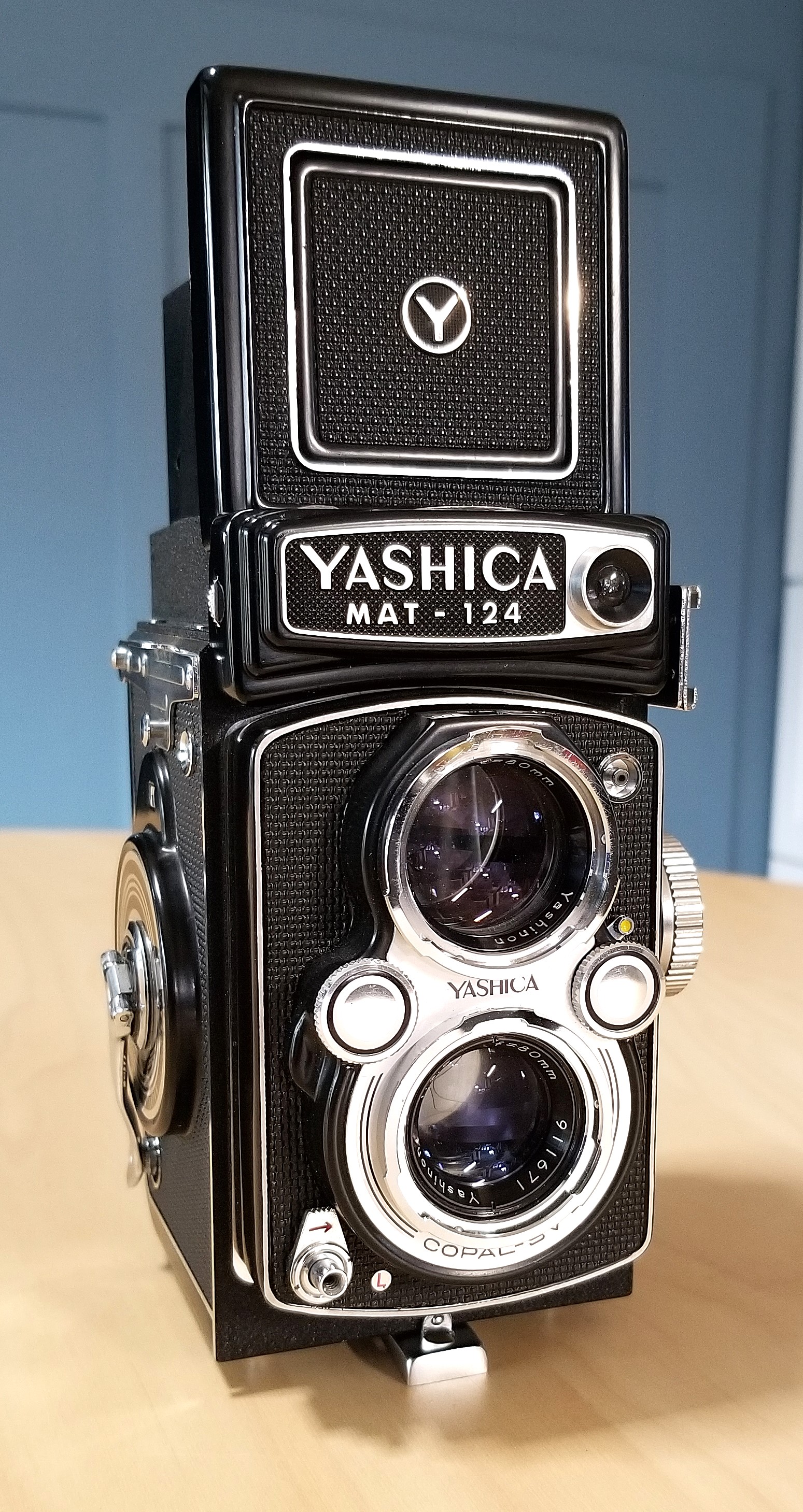 Yashica Mat-124: A classic 6×6 twin-lens reflex camera from the