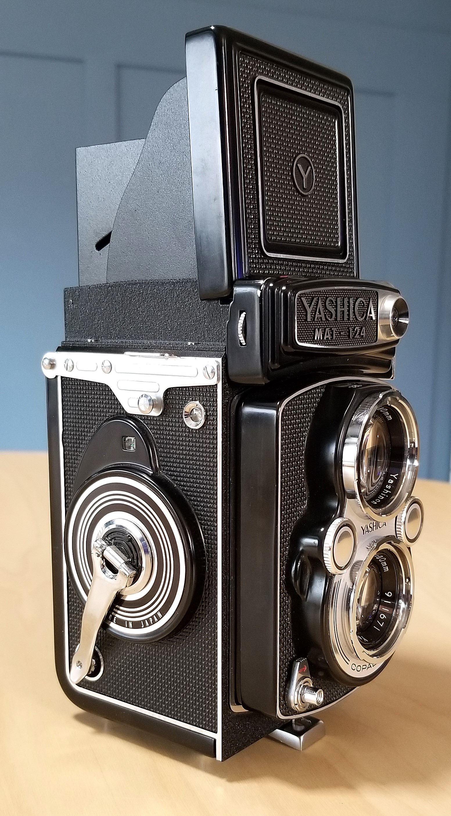 Yashica Mat-124: A classic 6×6 twin-lens reflex camera from the