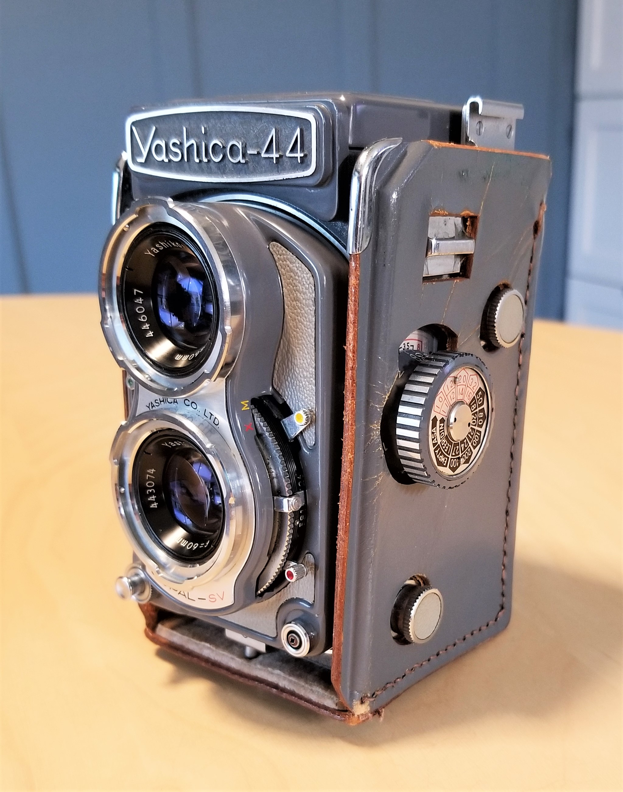 Yashica 44 – Yashica's first mini-TLR | Chasing Classic Cameras