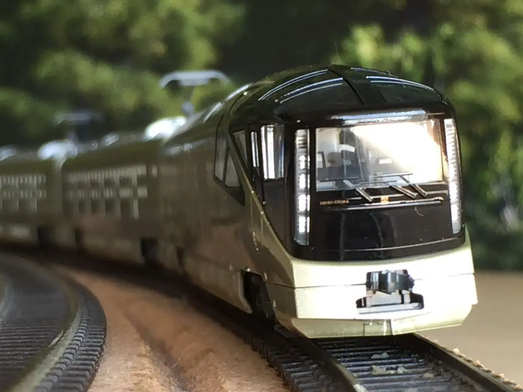 E001形 トランスイート四季島が入線しました＼(^o^)／ KATO 10-1447