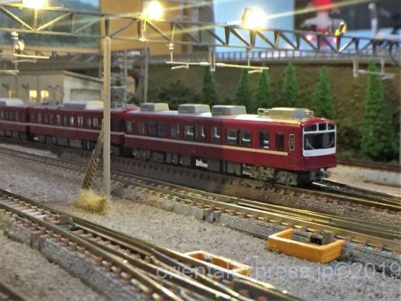 京急800形 リニューアル車貫通編成（815編成）が入線しました