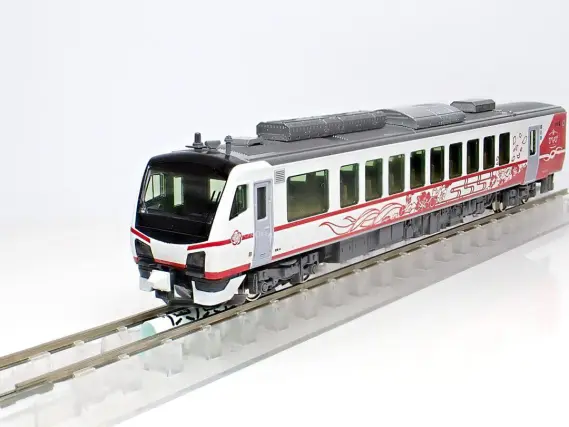 HB-E300系「ひなび（陽旅）」AH1編成が入線しました。KATO 10-1917 2両