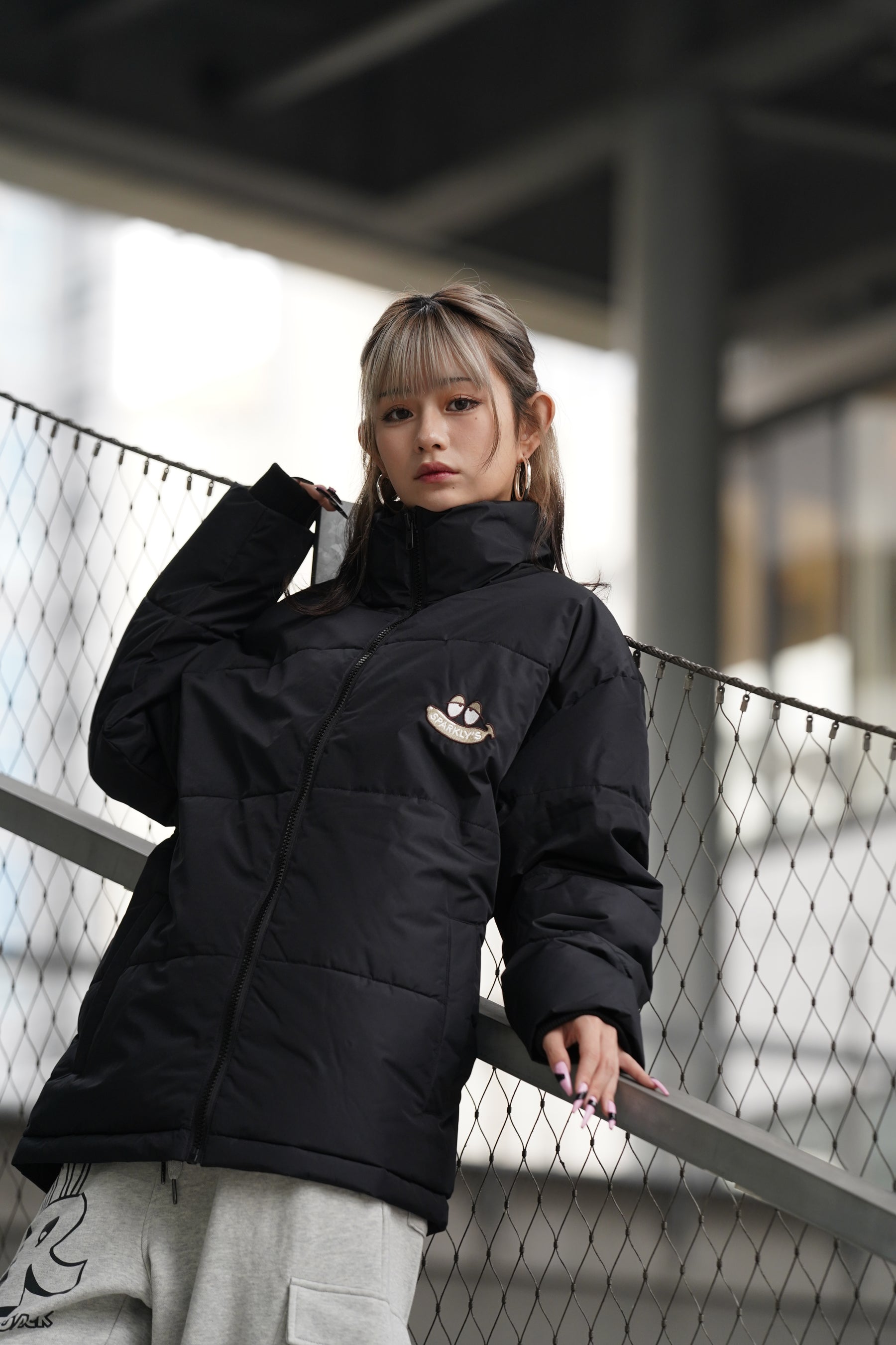 刺繍入り防風裏ラミネートインリブアウター