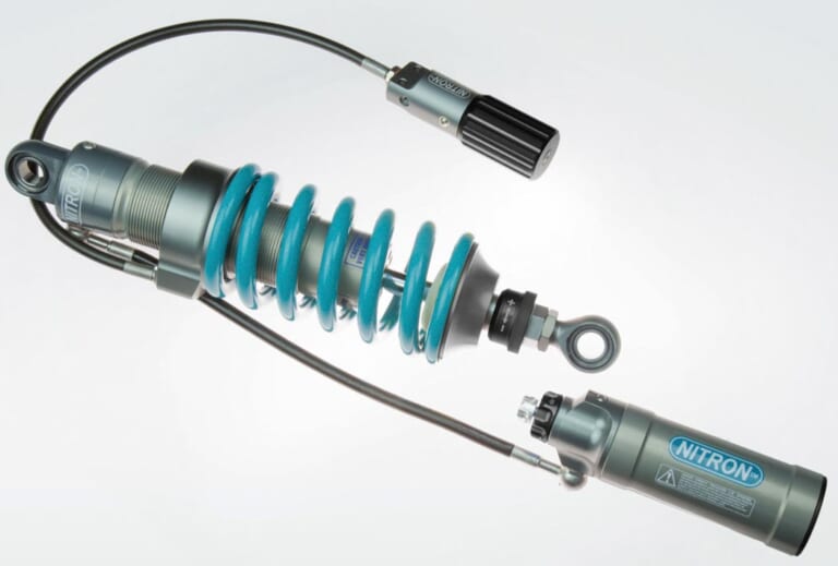 ニンジャZX-25Rカスタム最前線〈リヤサス〉ナイトロンR3シリーズ試用