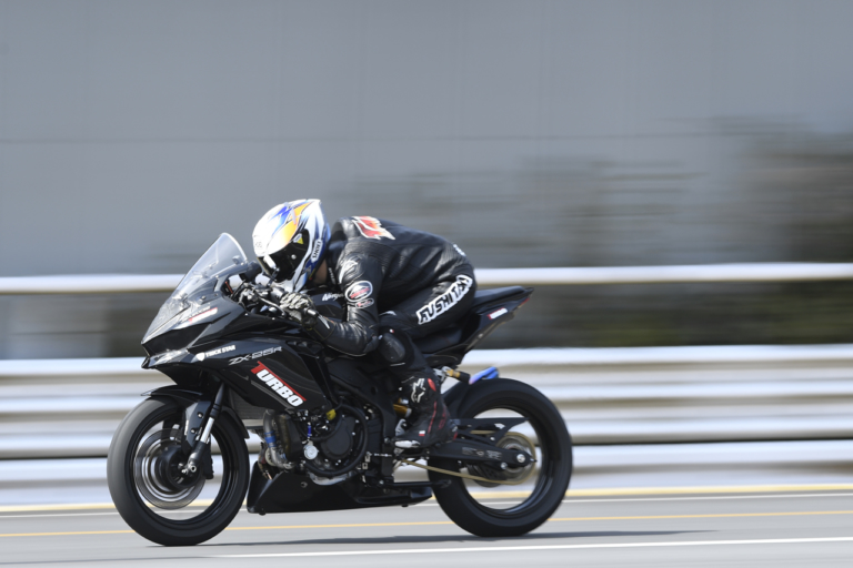 動画〉250ccで250km/h!! トリックスターのZX-25Rターボが大記録を達成