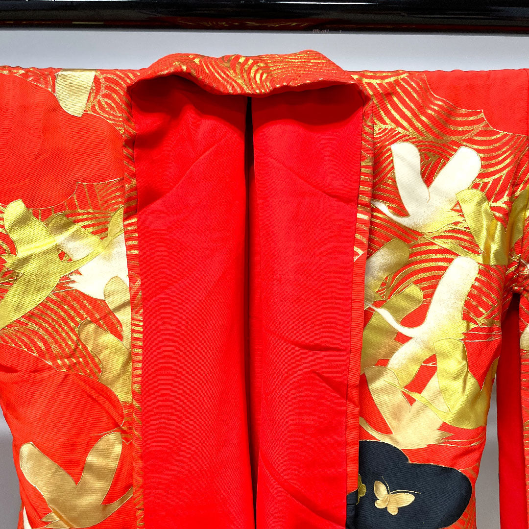 リサイクル着物】色打掛 身丈194cm 金彩加工 鶴 蝶 草花模様 正絹 A