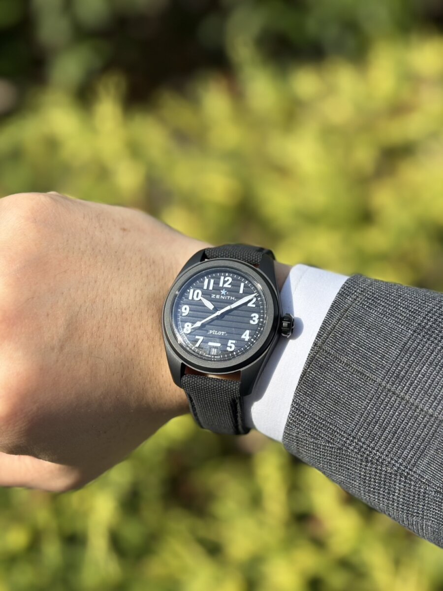ゼニス」 パイロットウォッチ ブラックセラミックの魅力とは