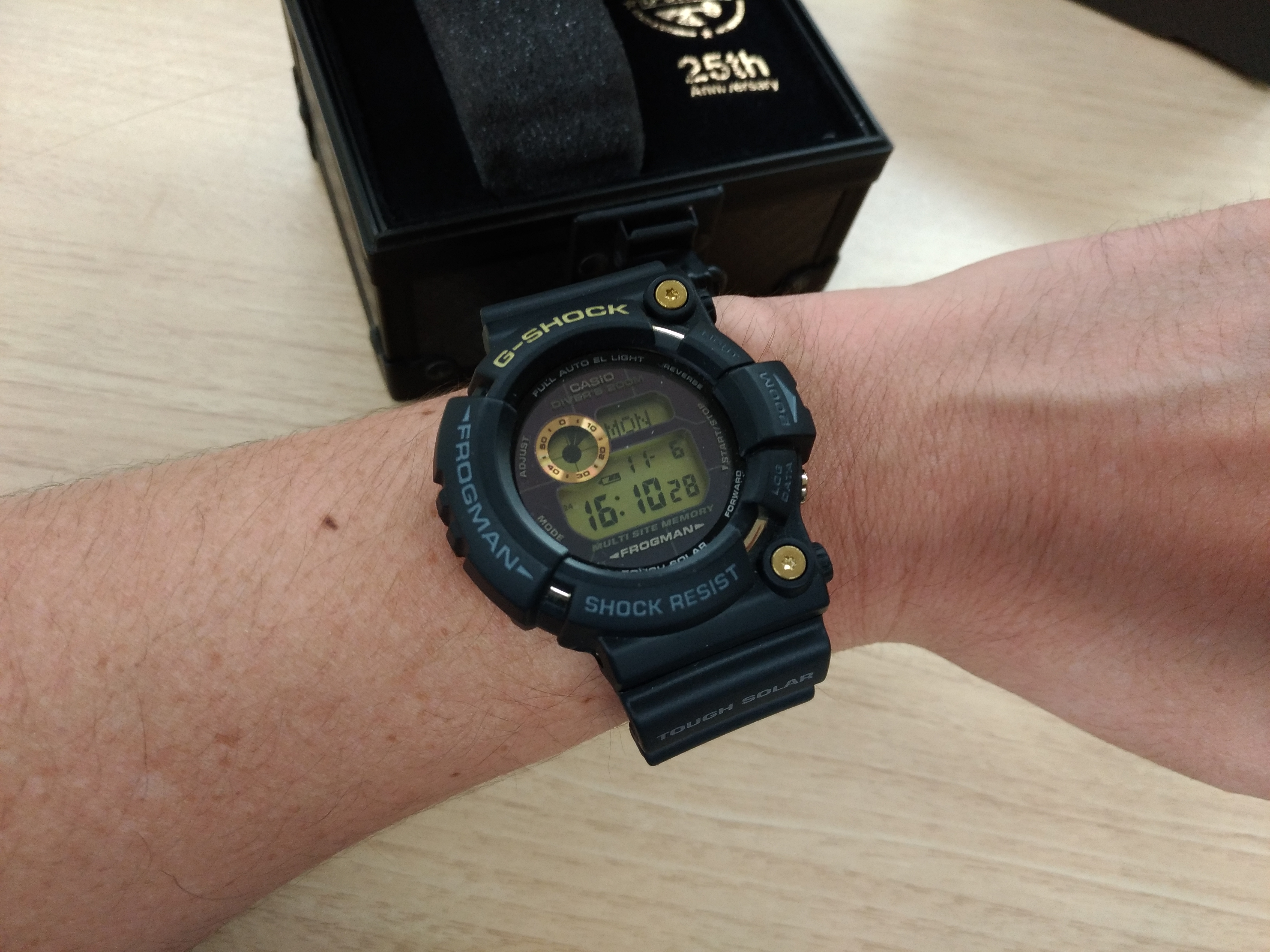 レビュー】カシオ G-SHOCK 25周年 フロッグマン GW-225A-1JF | ZENMAI