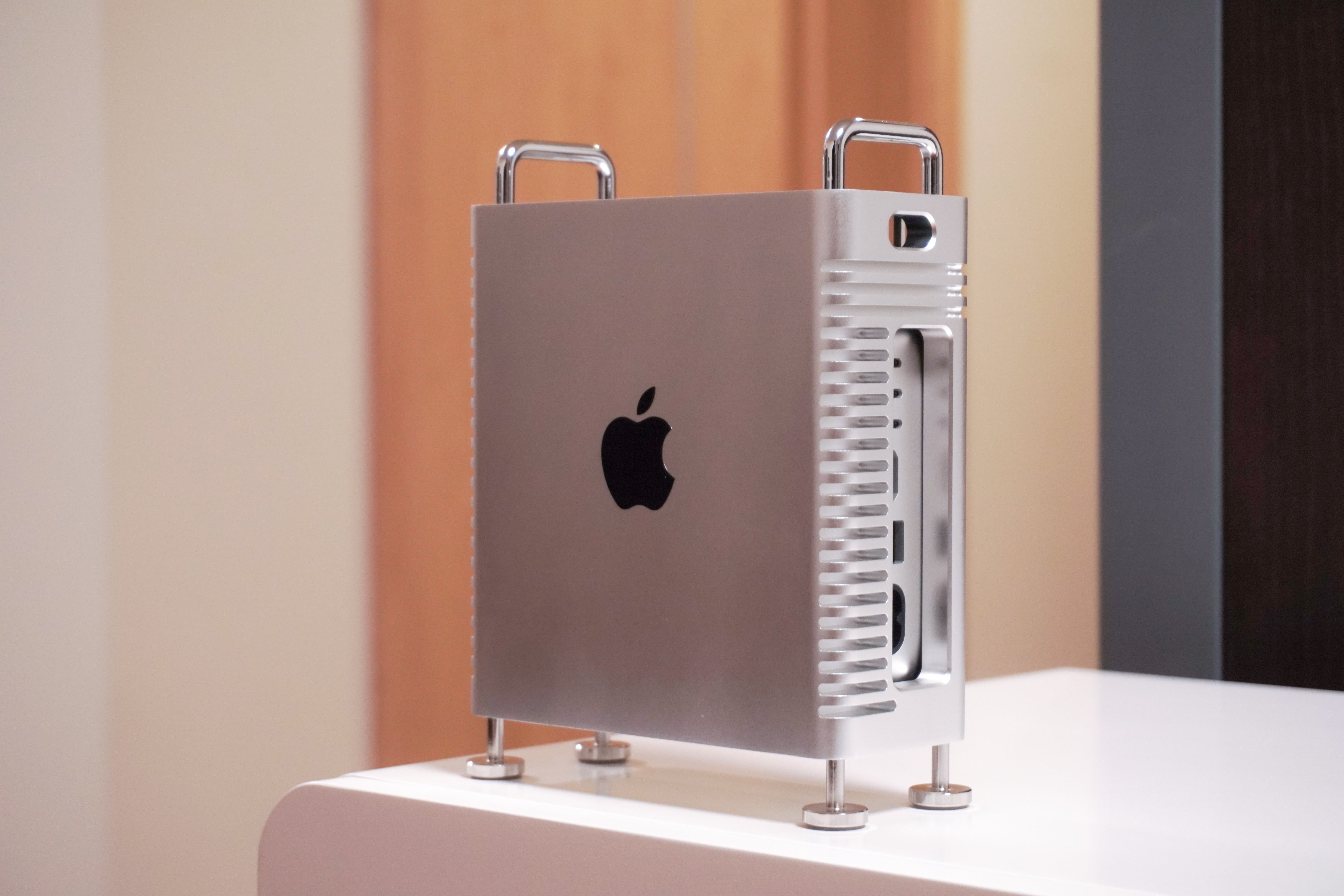 ZEERA MacForge アルミニウム合金ケースで 2024 Mac Mini M4 Pro を