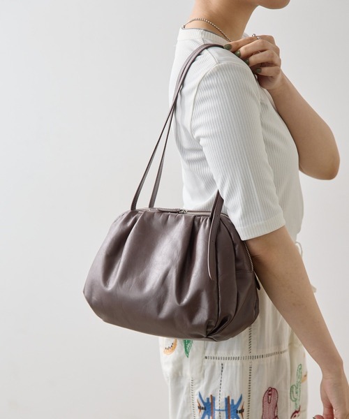 ear PAPILLONNER（イア パピヨネ） ボストンバッグ 「本革/430g