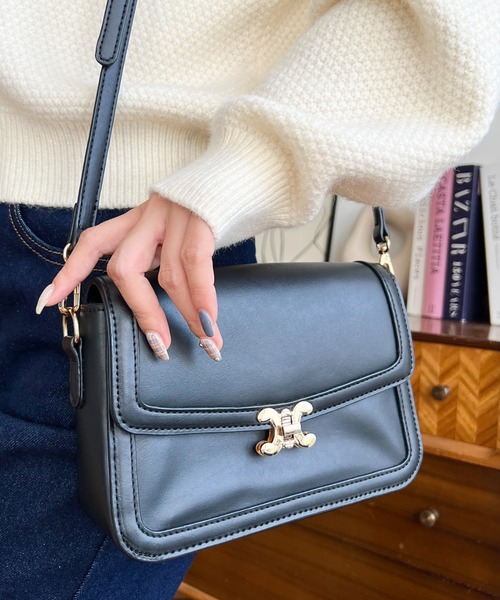 moment+ ショルダーバッグ バッグ 「累計販売枚数1万枚突破