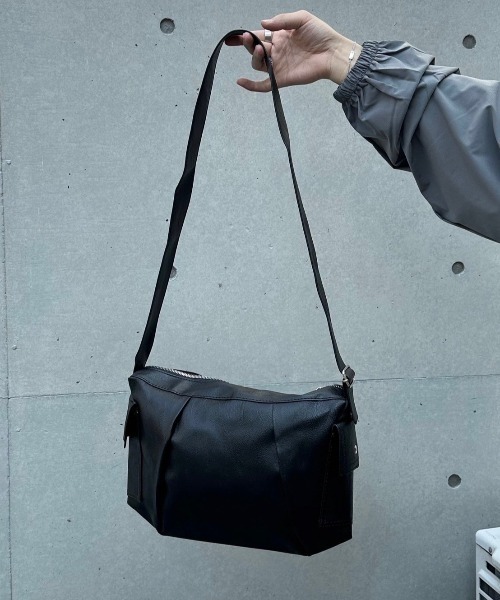 Chikashitsu+（チカシツプラス） ショルダーバッグ メンズ レディース