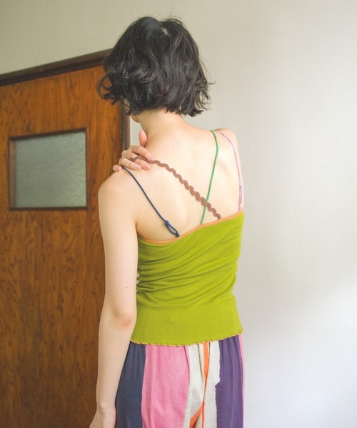 PAMM（パム） キャミソール 後ろ姿の肌色のリブキャミソール