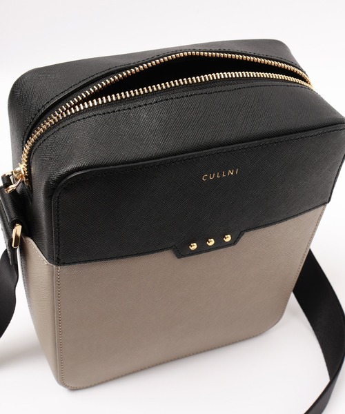 CULLNI（クルニ） ショルダーバッグ Square leather shoulder bag