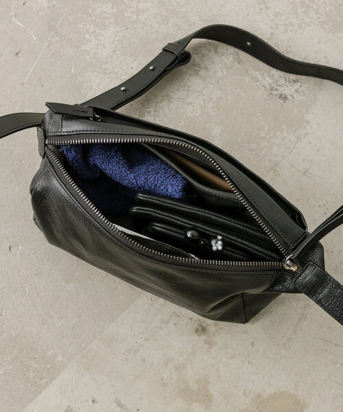 ear PAPILLONNER（イア パピヨネ） ショルダーバッグ バッグ 「本革