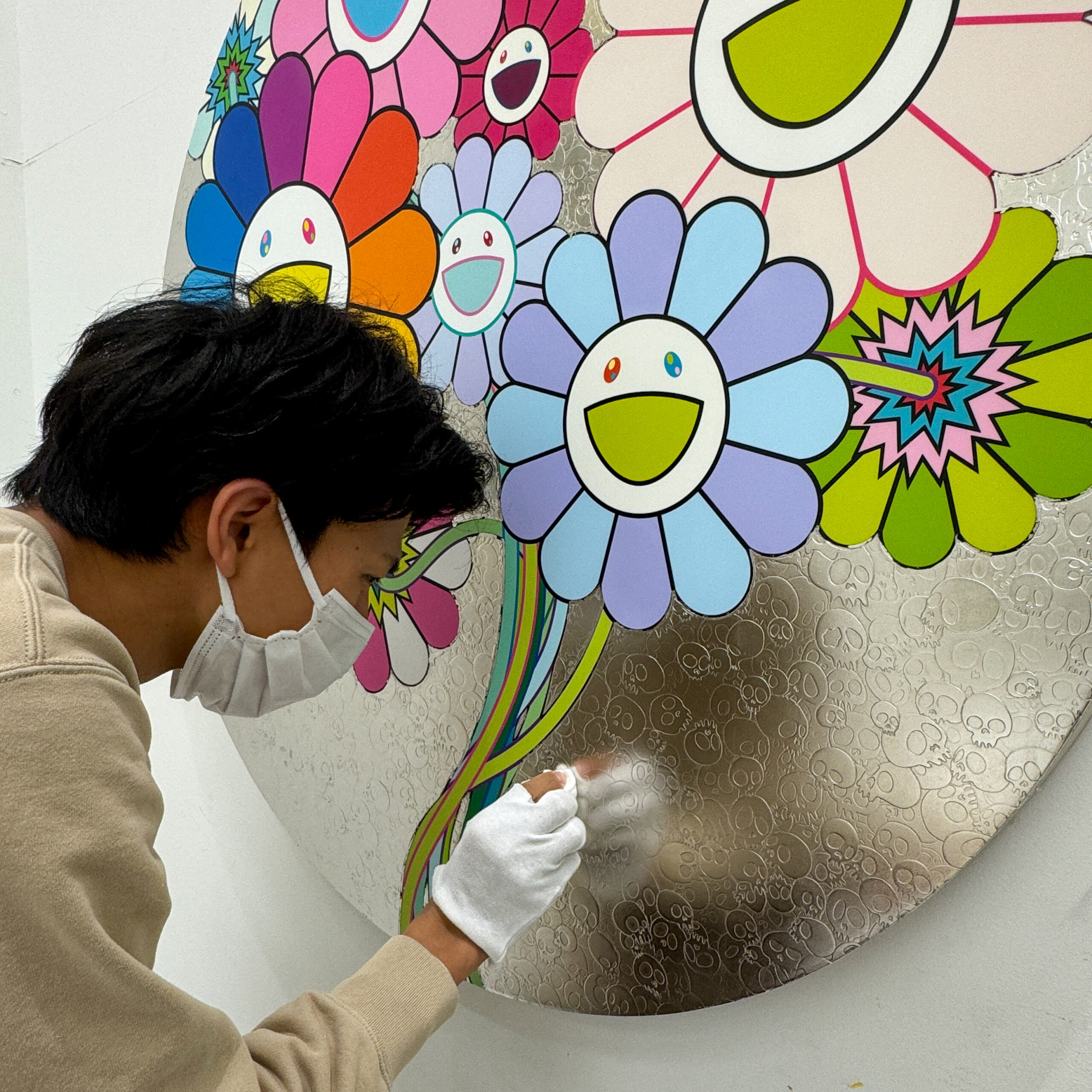 5月9日(金)12時よりWebショップにて、村上隆直筆サイン入り