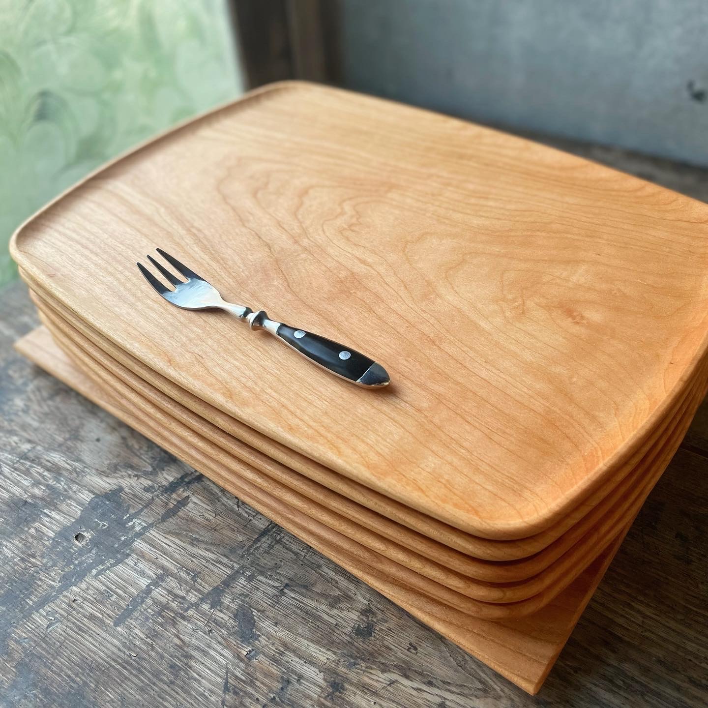 木製 トレイ 丸浅 裏に持ち手 無垢一枚板 トレー ｶﾌｪﾄﾚｲ受注生産