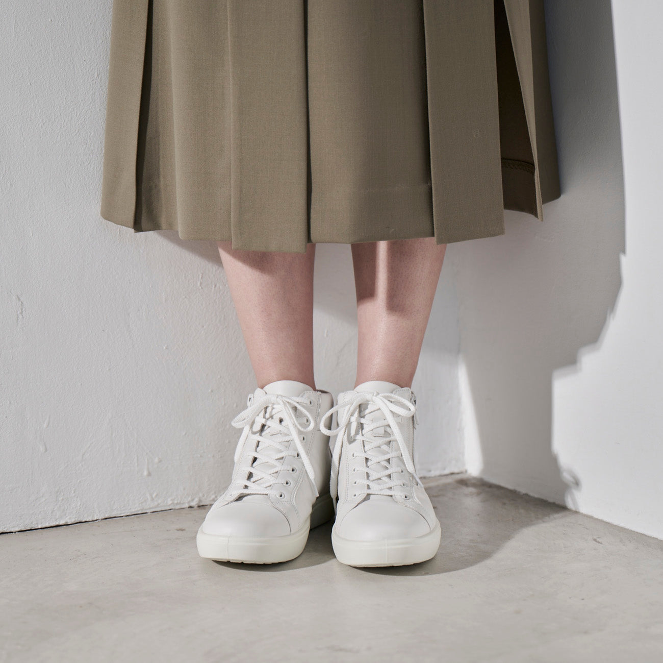 アキレス・ソルボ N 518 白｜ミニマル レザーハイカットスニーカー