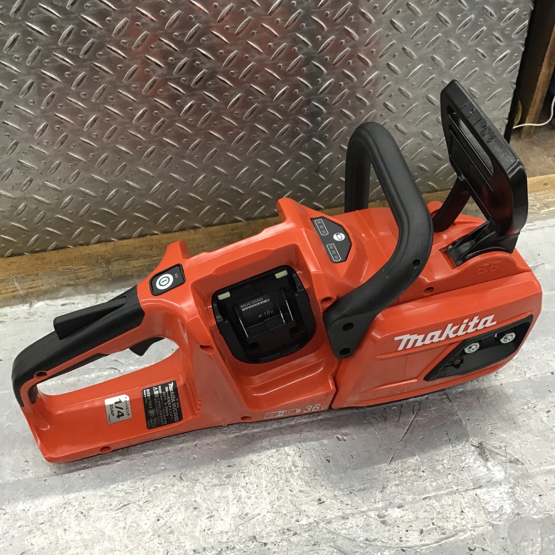 マキタ(Makita) 充電式チェンソー（本体のみ） MUC355DZFR【所沢店