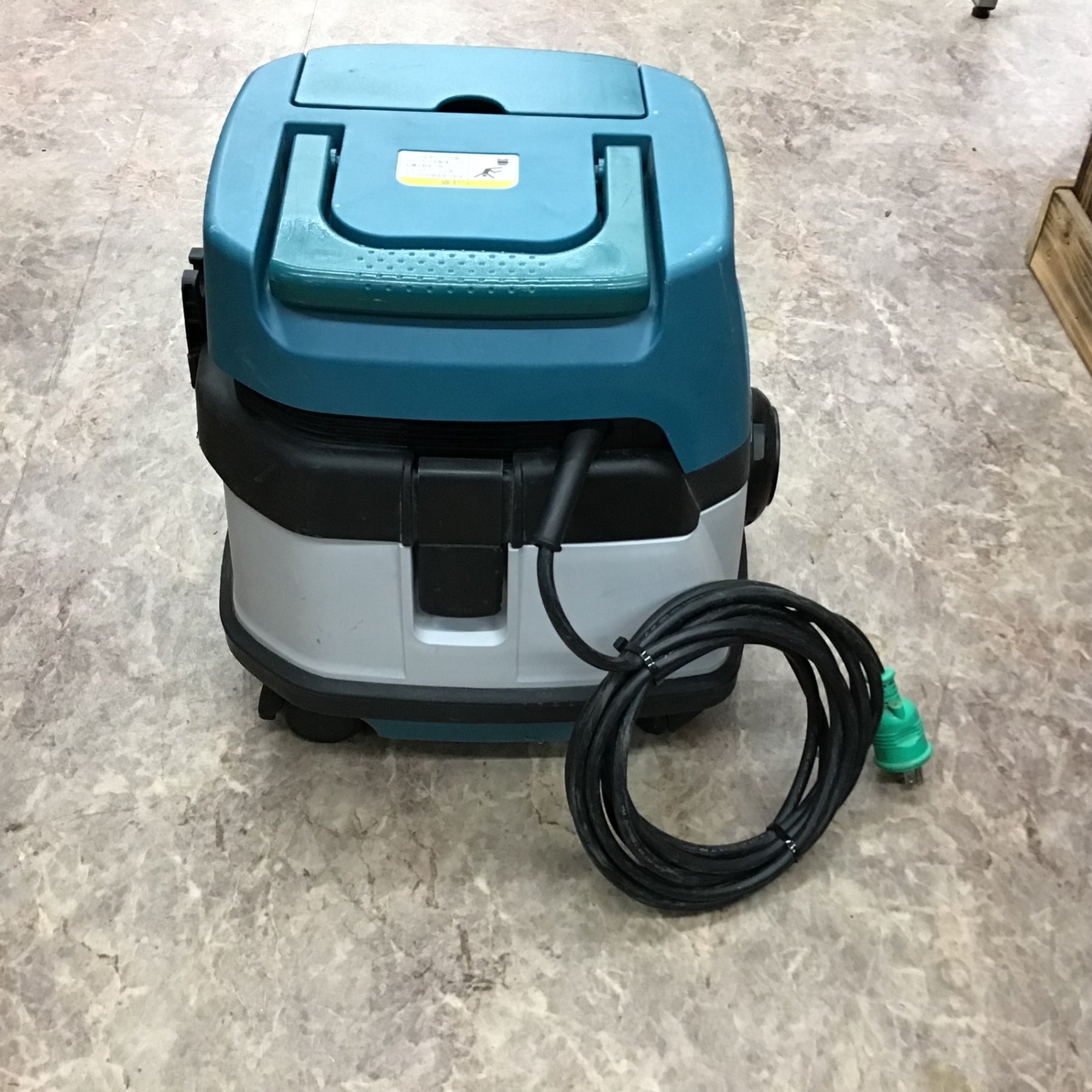 ☆マキタ(makita) 集じん機 乾湿両用 483(P)【所沢店】 – アクトツール