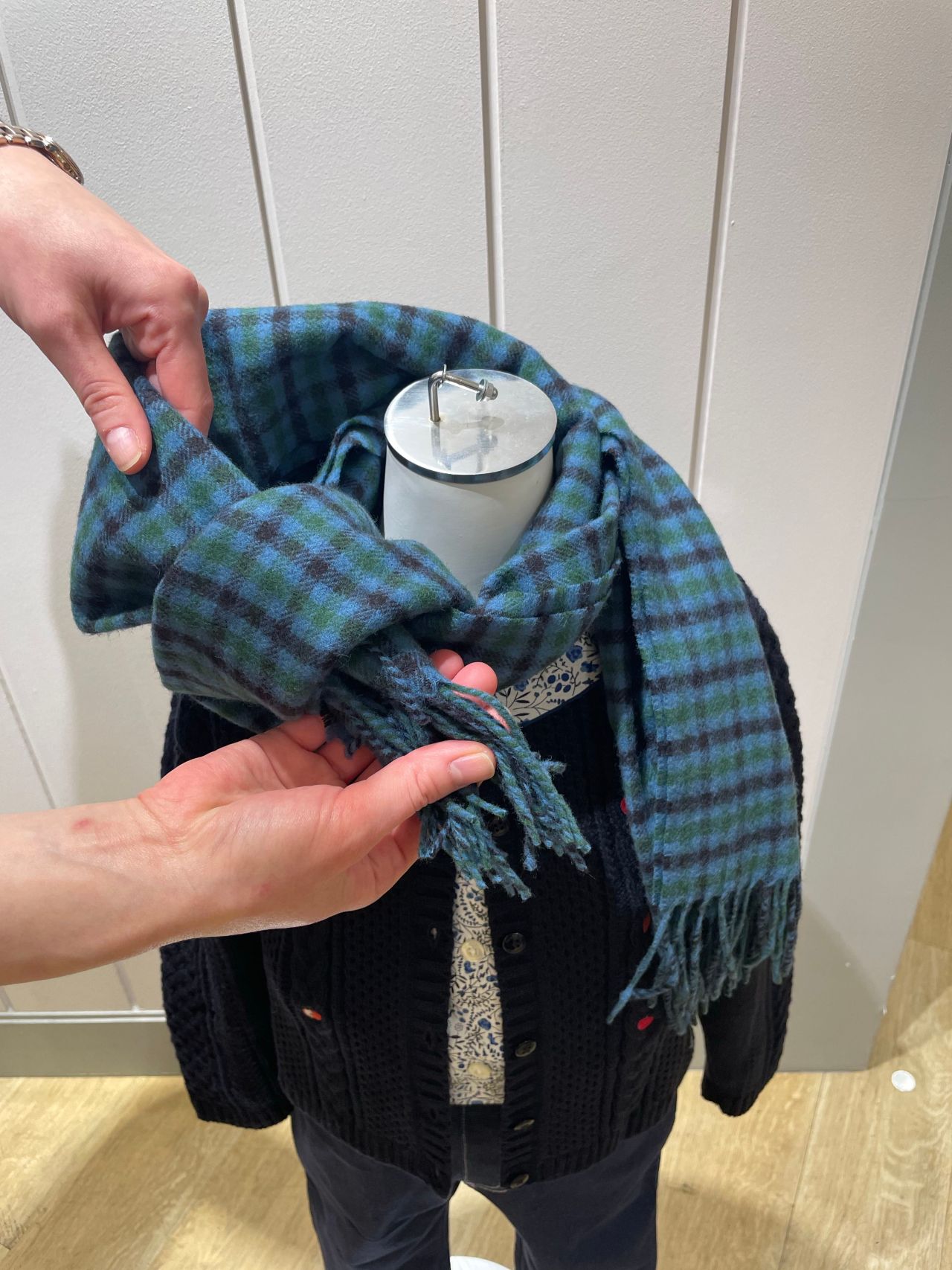 マフラー特集〉巻き方アレンジを楽しもう♩｜ファミリア吉祥寺東急