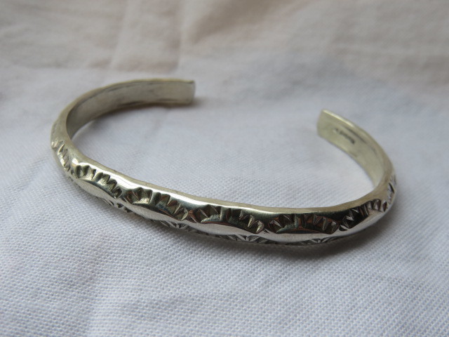 □インディアンジュエリー□NAVAJO族（ナバホ族）□バングル 三角