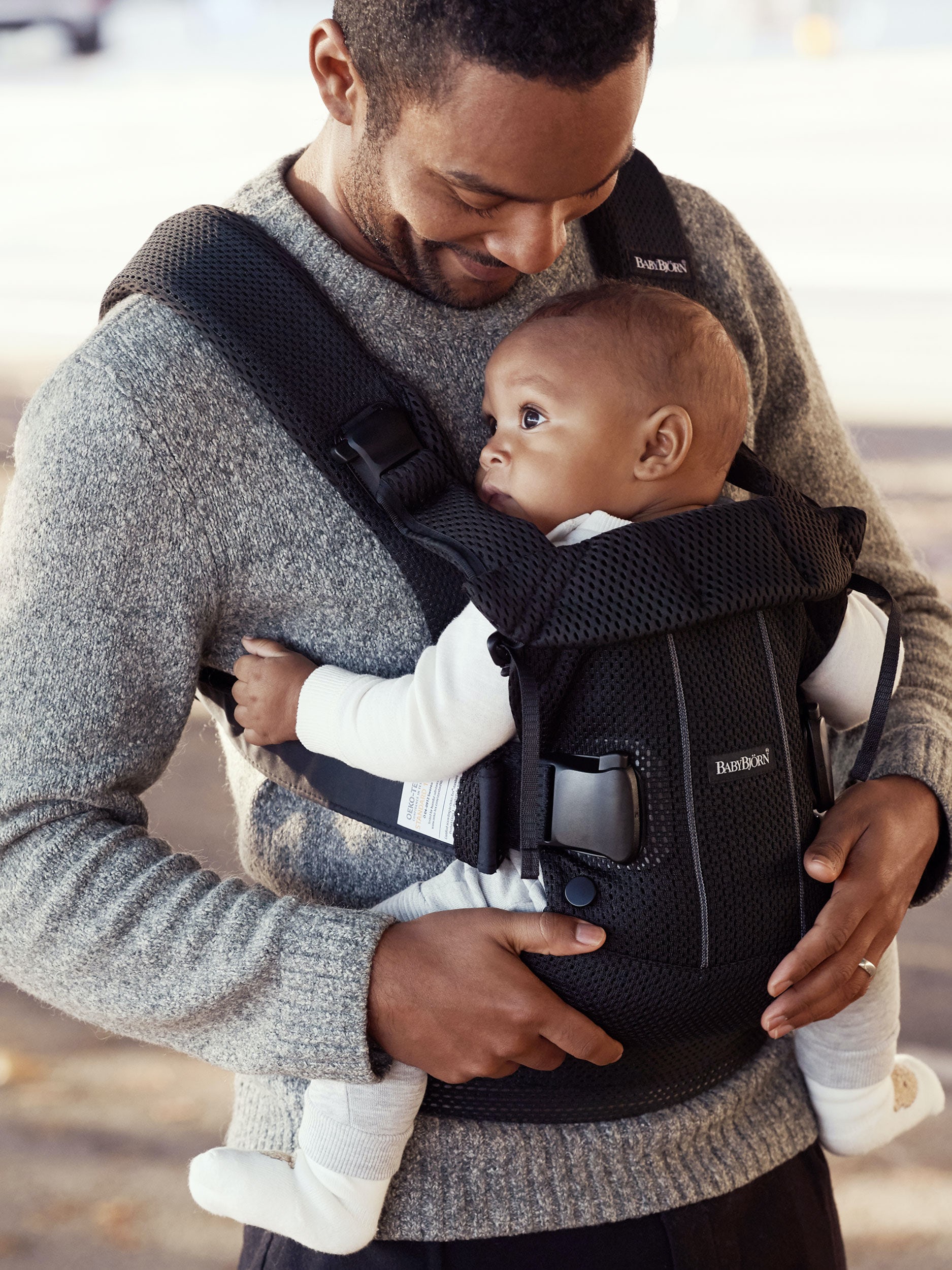 Baby Carrier One Air in flexible, airy mesh | BabyBjörn