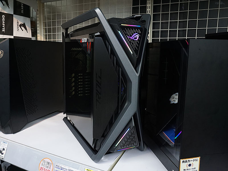 ASUSのフルタワーPCケース「ROG HYPERION GR701」が発売、長さ460mm