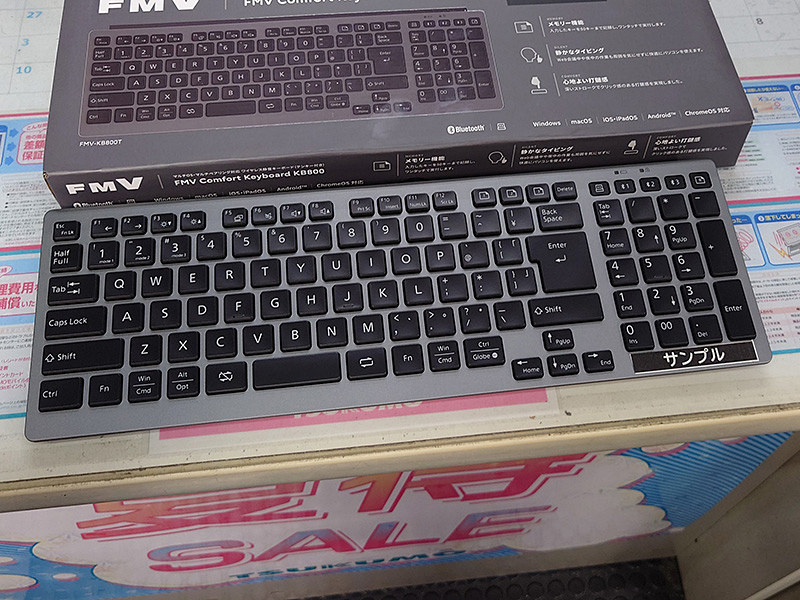 富士通の薄型ワイヤレスキーボード「FMV Comfort Keyboard KB800」が