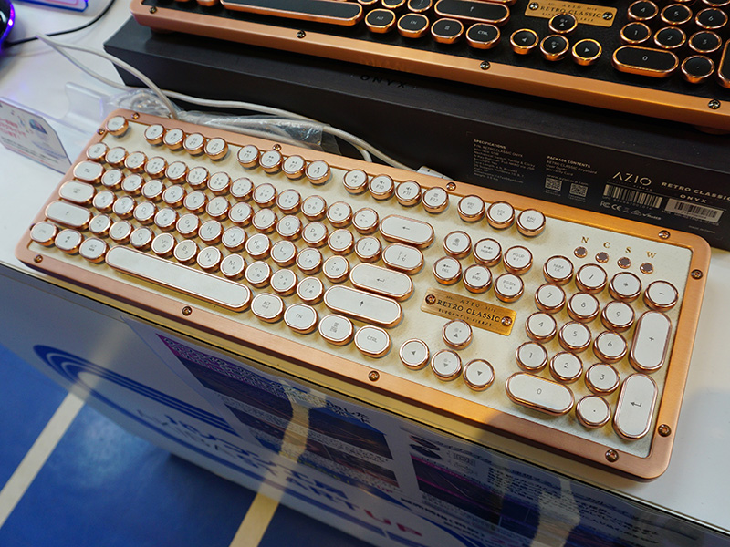 レトロ感あふれるタイプライター風キーボード「Retro Classics」が店頭