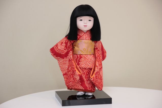 しぼりの着物の市松人形です。伝統工芸士の作品です。 | 岡崎市｜味岡