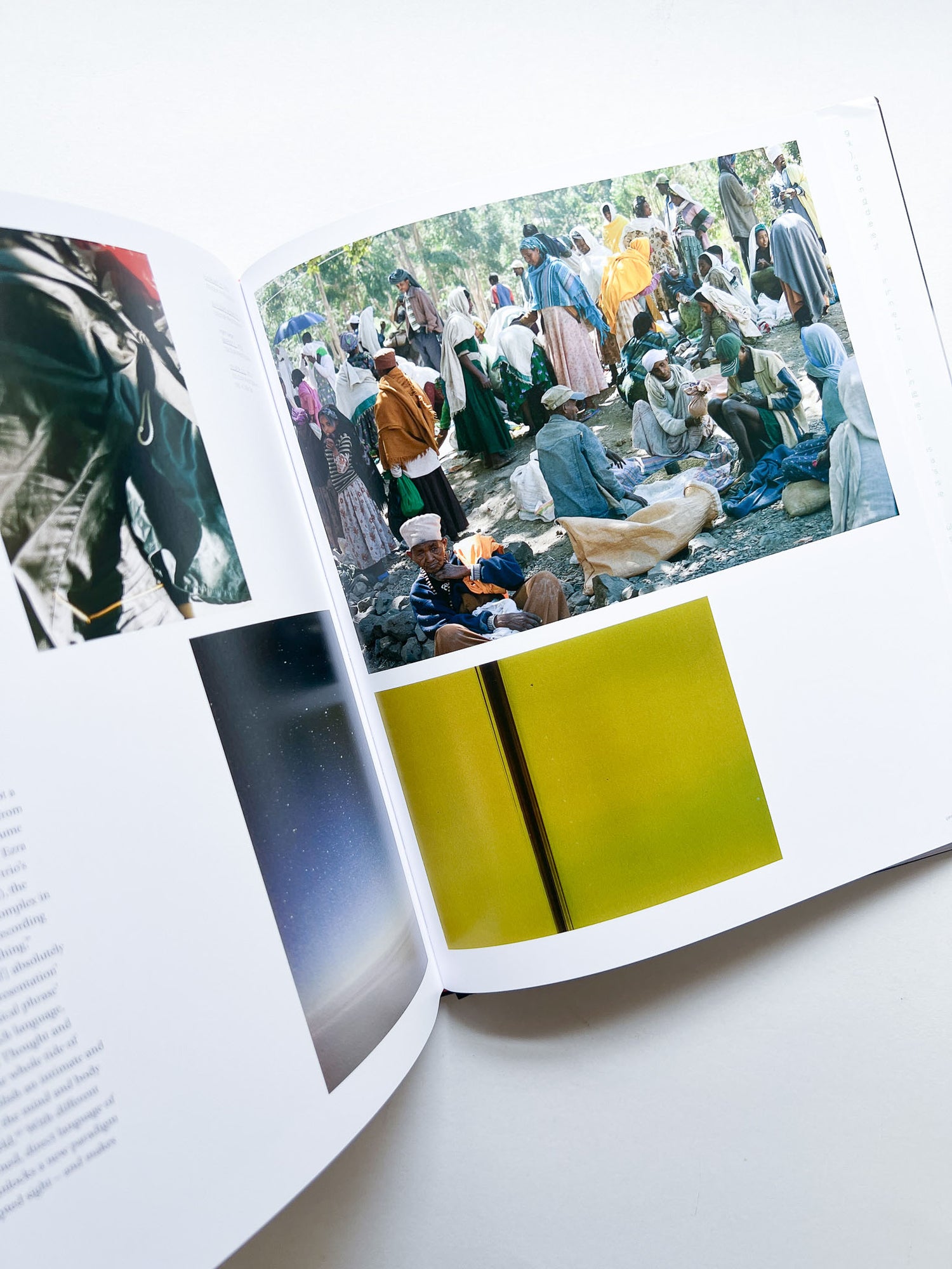 WOLFGANG TILLMANS / Wolfgang Tillmans - 本 屋 青 旗 Ao-Hata Bookstore