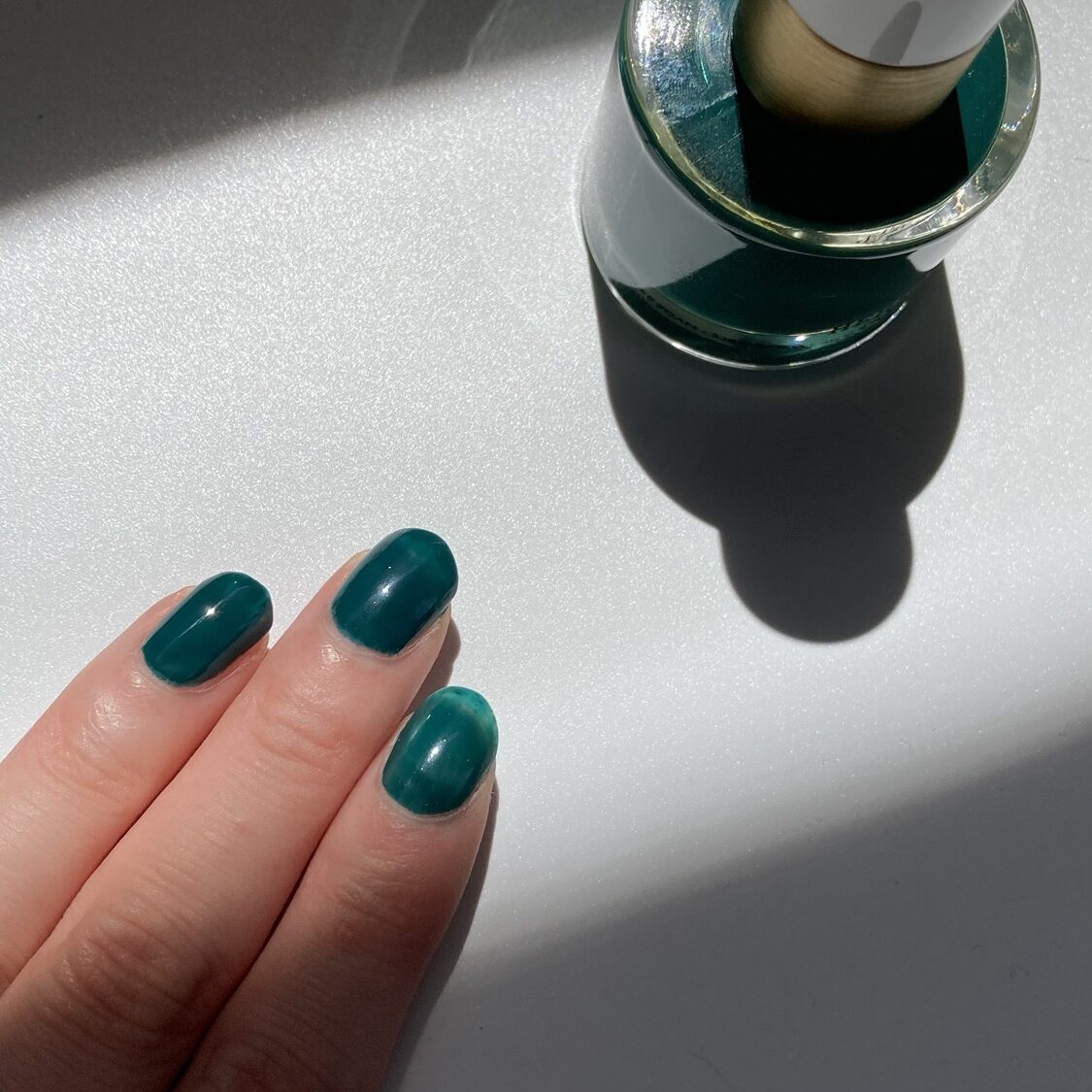 口コミ】エルメスのネイルカラー、レ マン エルメス使用レビュー