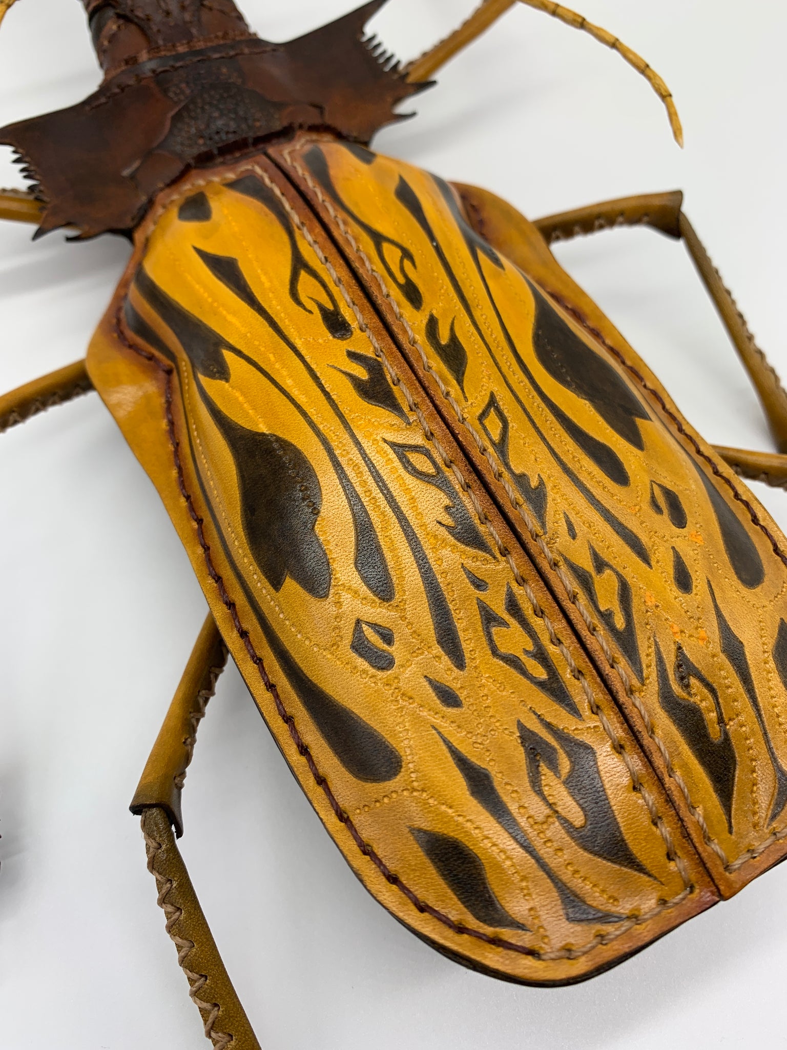 オオキバウスバカミキリの網切り鋏ケース – あまのじゃくとへそまがり