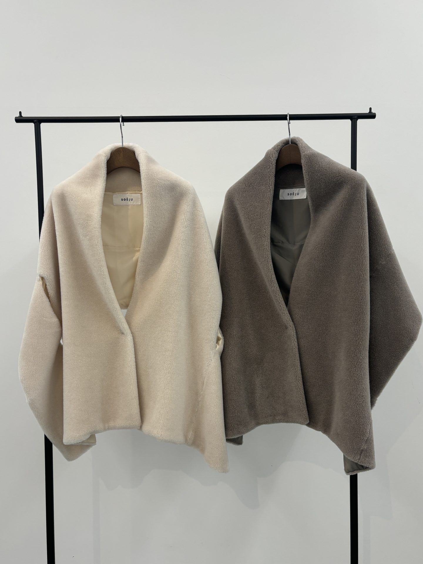 ソージュ】高見えNo.1のボアケープ！ by 大草直子｜着こなしサンプル