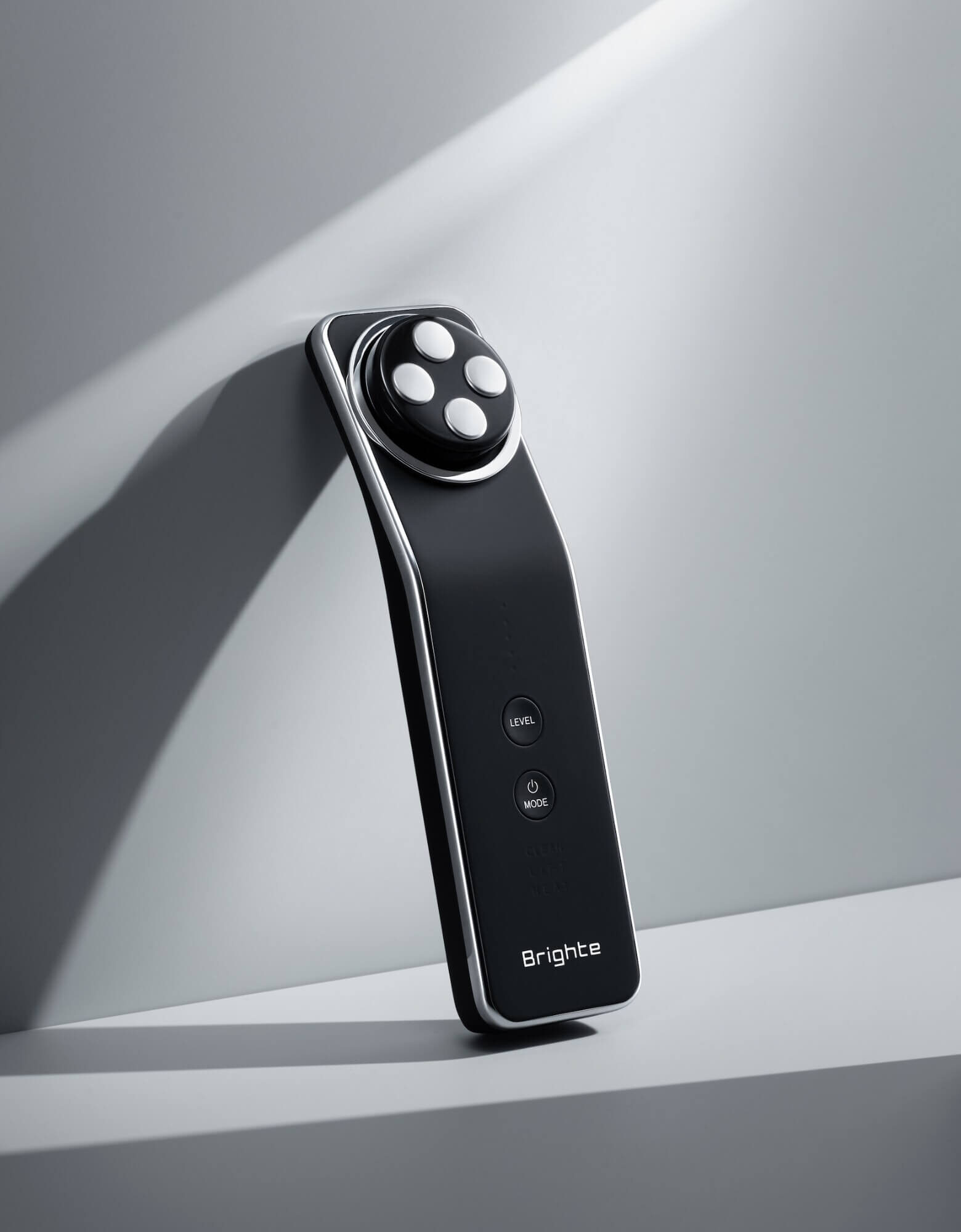 佐々木希さんがアンバサダーを務めるブライト（Brighte）から新発売の