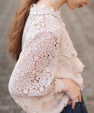 レディース 大人 上品 花刺繍レースが可愛らしいふんわりブラウス mode