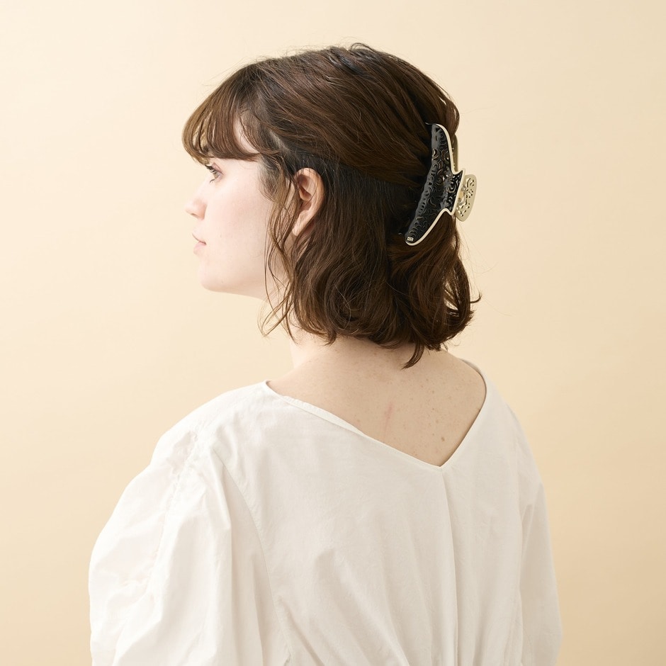 アレクサンドルドゥパリ クリーム×ブラック ヘアクリップ LISERAI