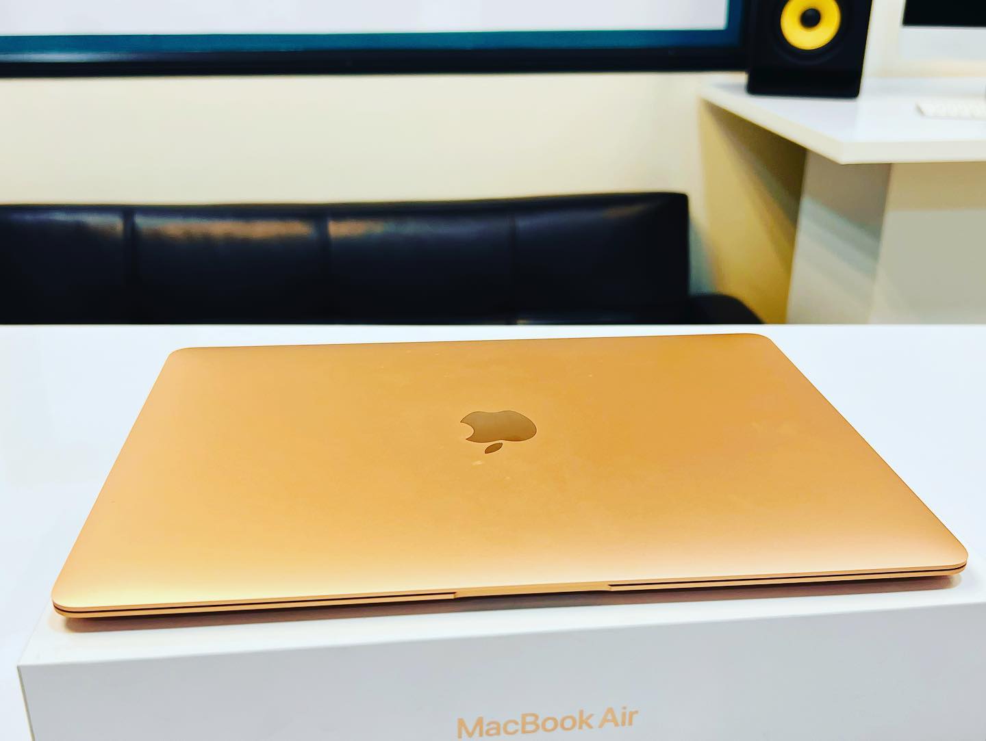 2020 Apple MacBook Air 13-inch M1 8-Core CPU, 7-Core GPU (8GB