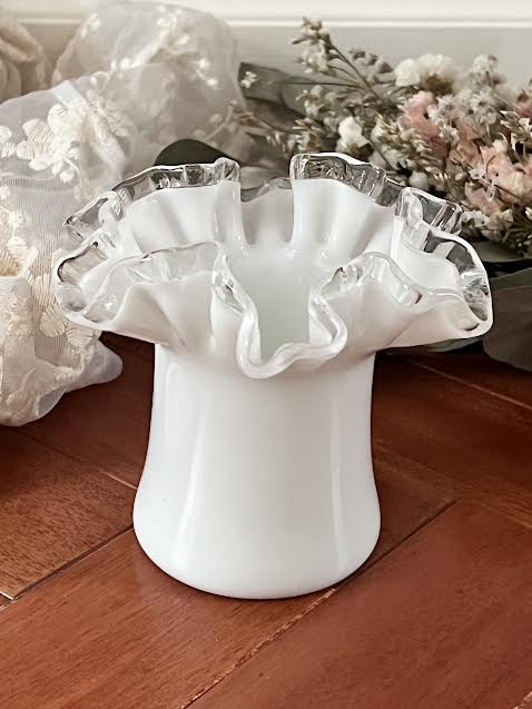 フェントン製 ミルクガラス フリル花瓶 – Allen Antiques アレン